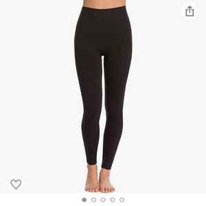 Spanx Look At Me Now Seamless Leggings NWOT